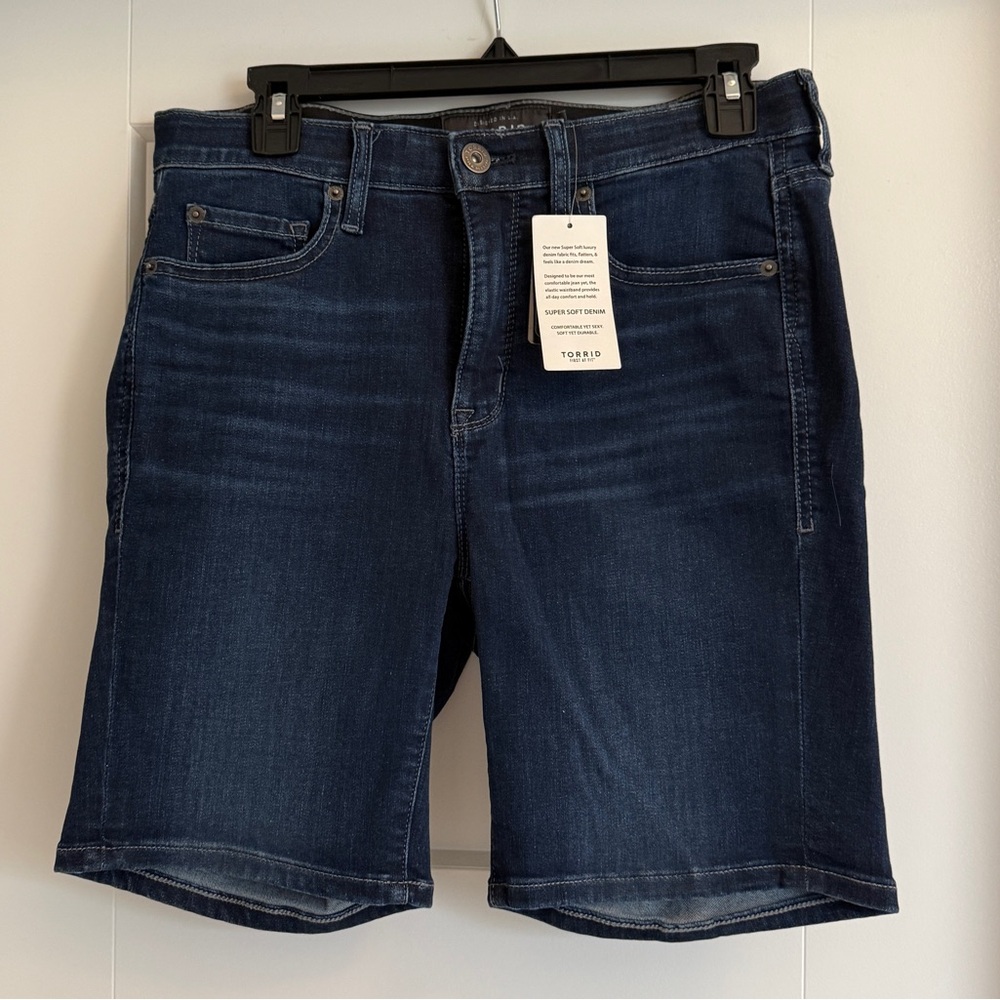 NWT Torrid Super Soft Sky Hi Jean Shorts Sz 10